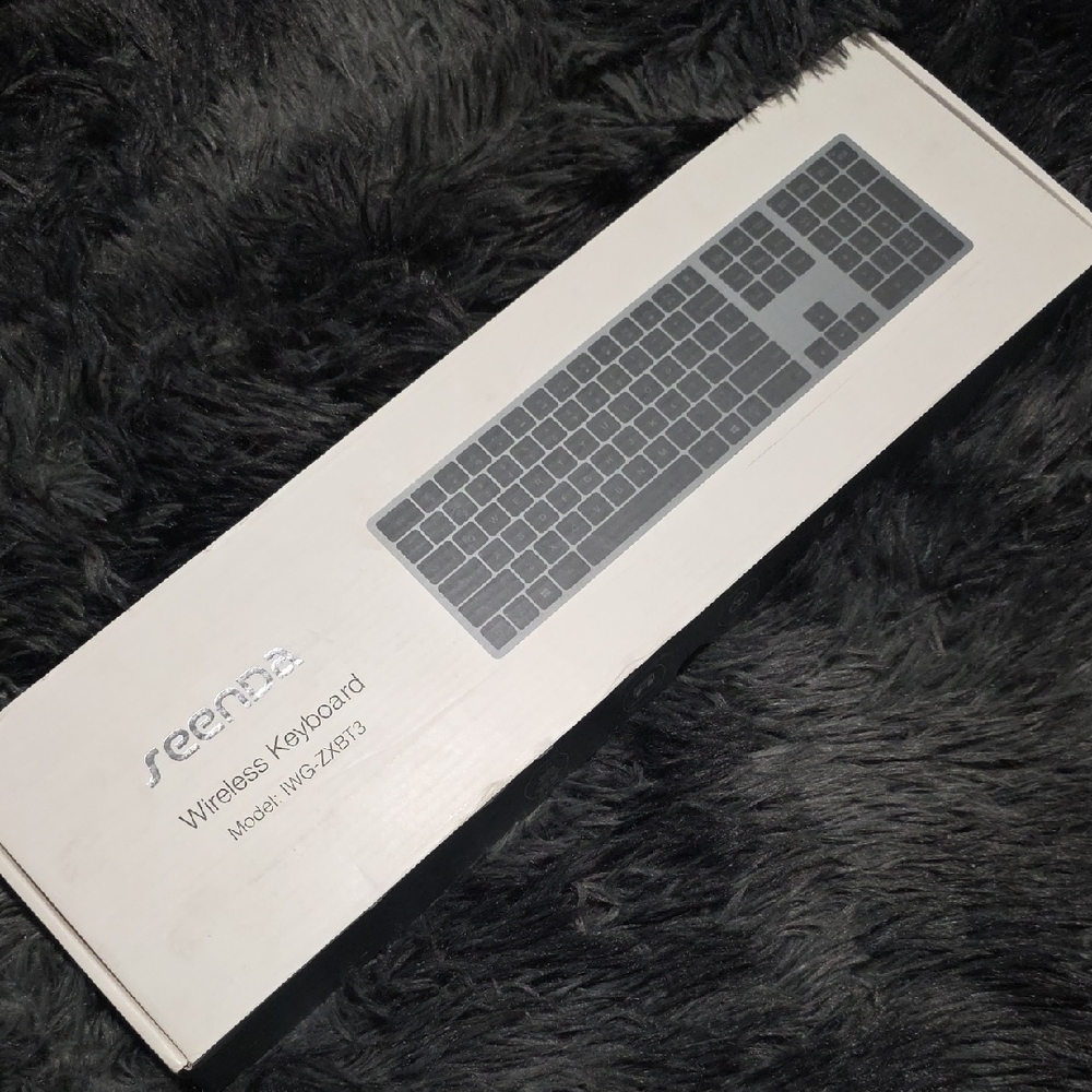 Seenda Wireless Keyboard in Black